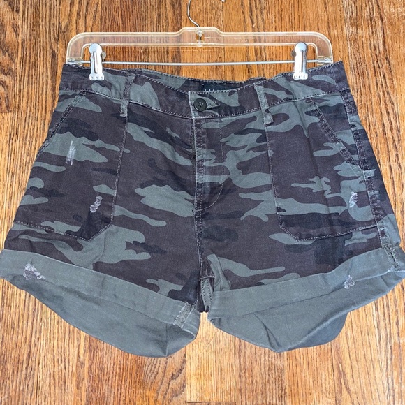 Sanctuary camo shorts - Picture 1 of 5